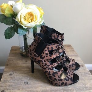 NEW without box- Jennifer Lopez Leopard Caged Heel